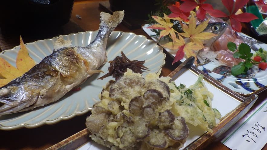 Towada's Seasonal Mountain and River Delicacies