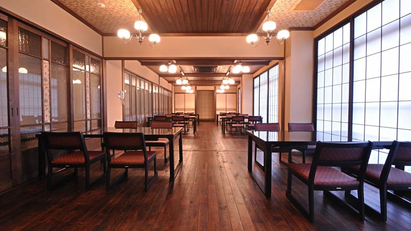 A Cooking Minshuku and Its Dining Room