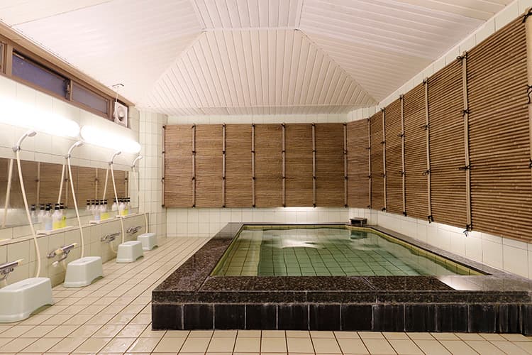 A Spacious Communal Bath