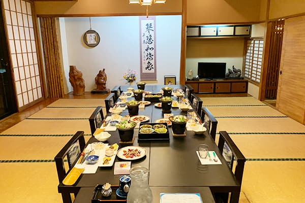 Seasonal Kaiseki from the Surrounding Mountains