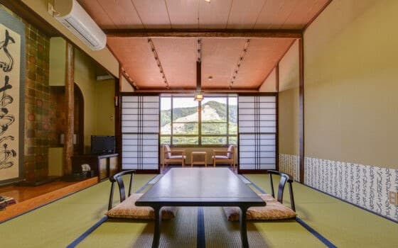 Rooms with Year-Round Mountain and River Views