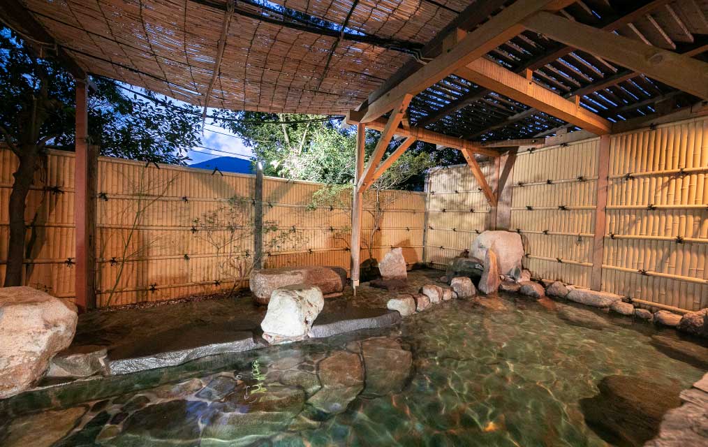 Separate Open-Air Baths for Men and Women