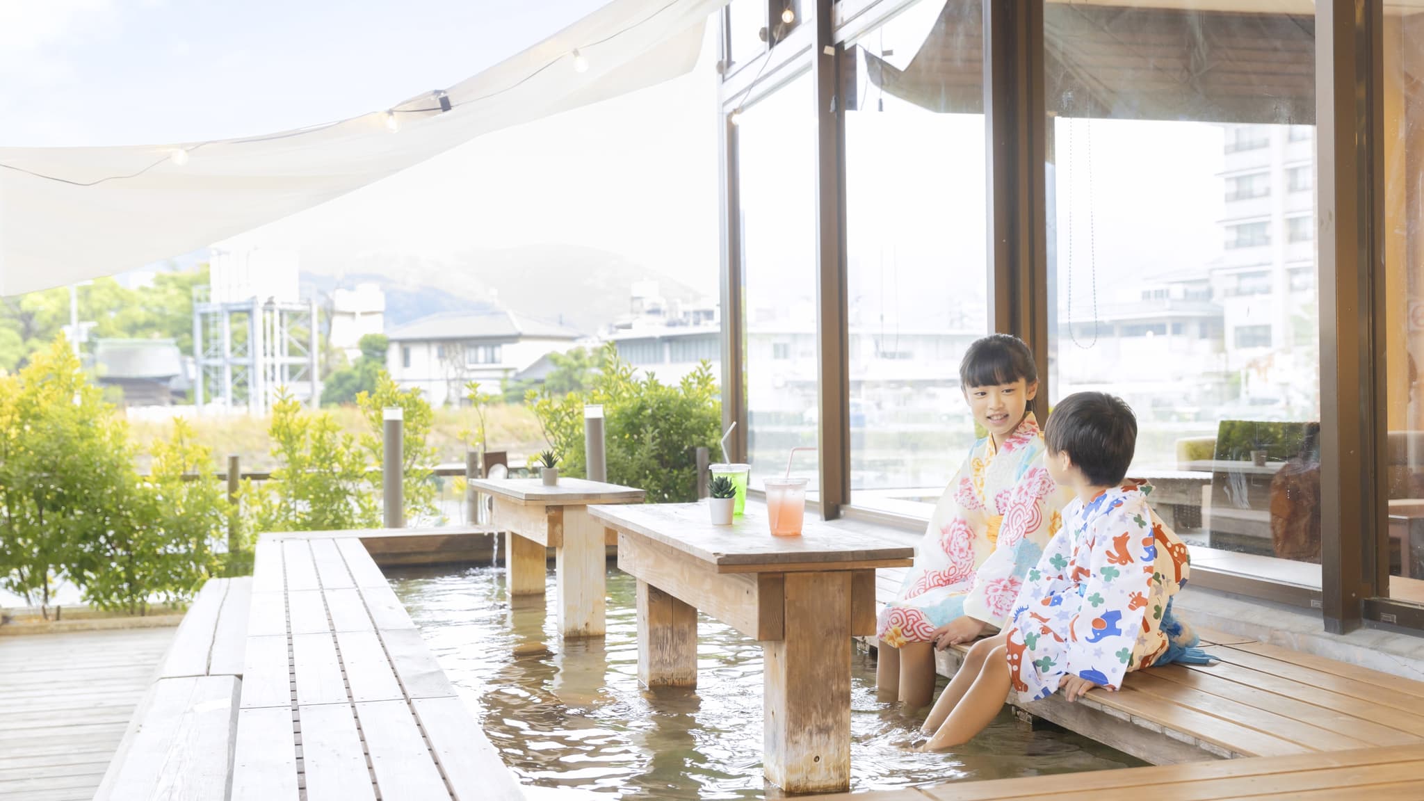 Free Footbath and Lounge