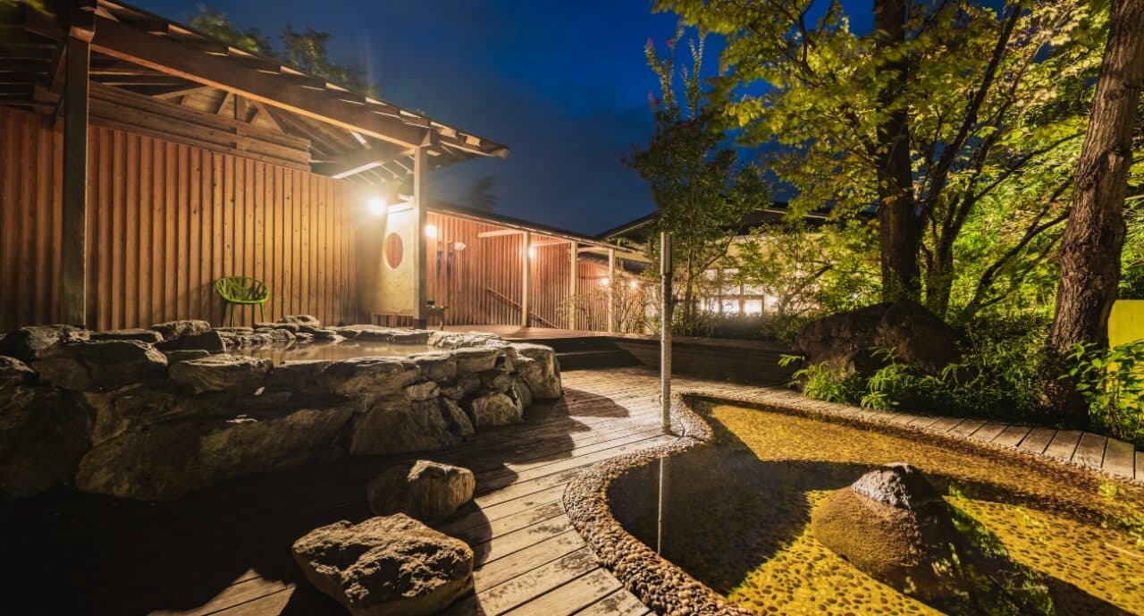 The main baths and the Hana and Tsuki open-airs
