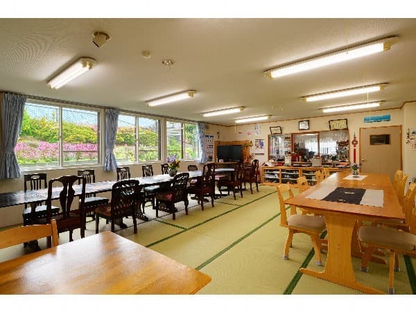 A Dining Room Full of Handmade Touches and Quilt Art