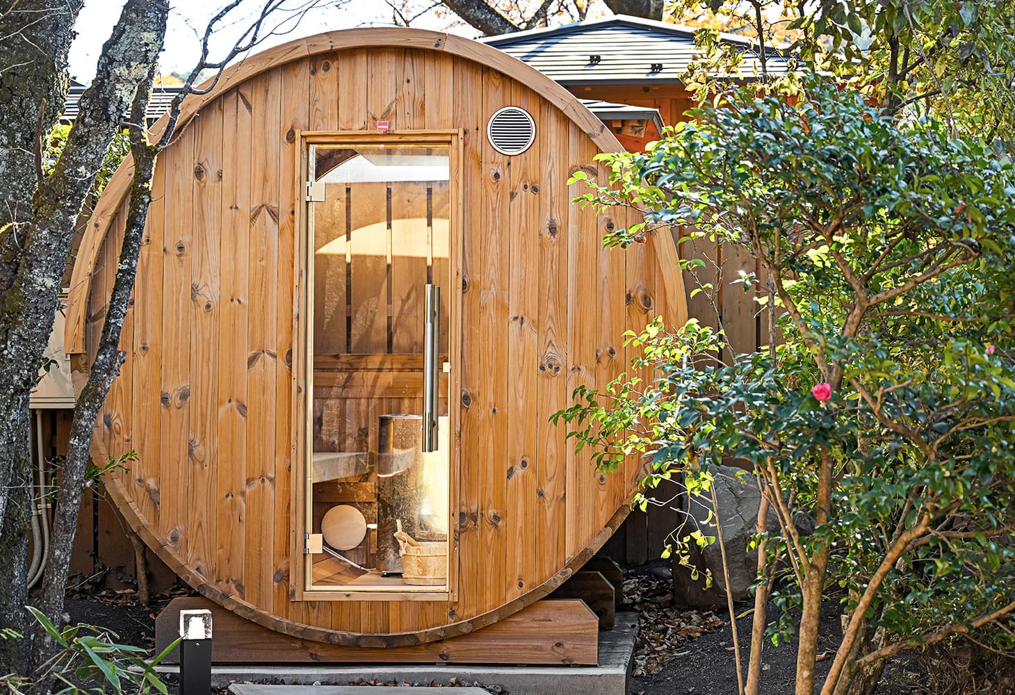 Private Open-Air Baths and a Post-Bath Lounge