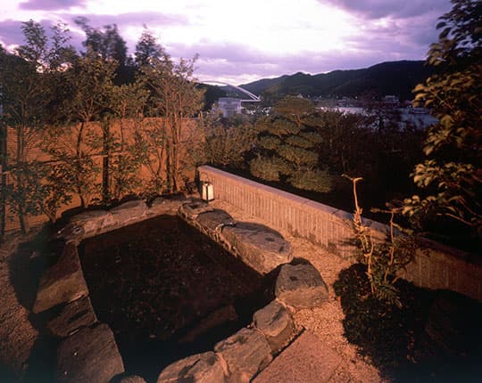 Open-Air Baths Scented by the Sea