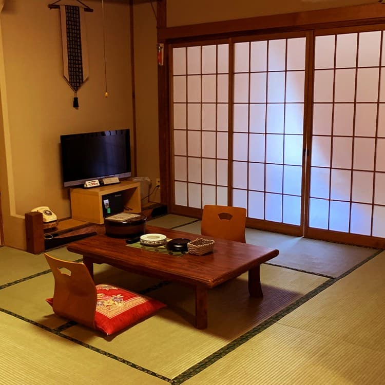 Rooms That Still Carry the Charm of the Showa Era