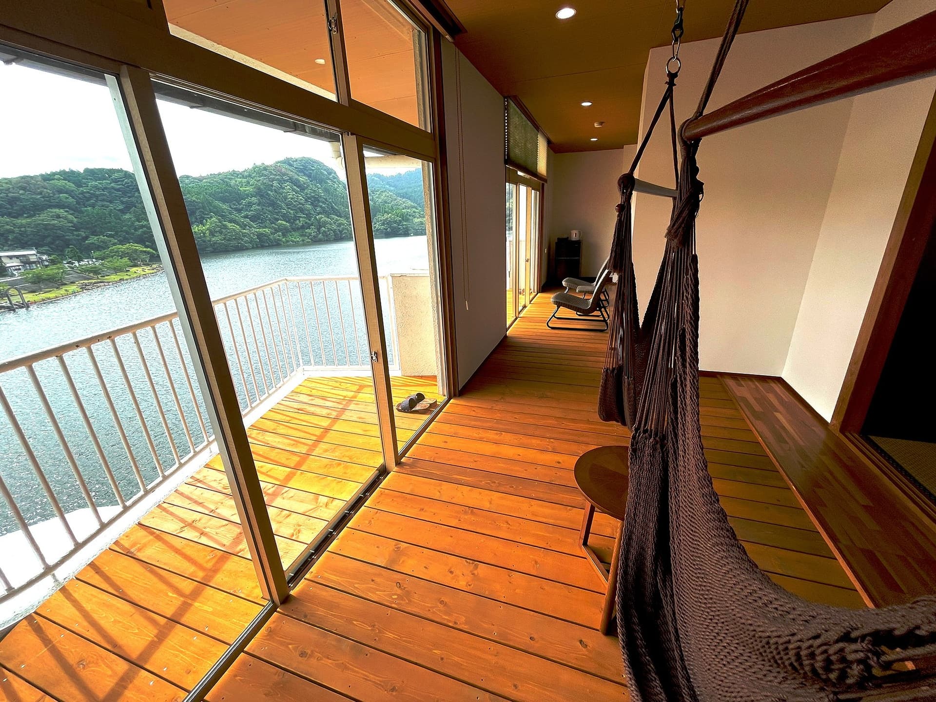 Location on Lake Kameyama and Access