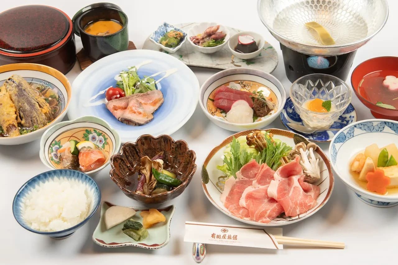 아리타야키에 담는 신슈 요리