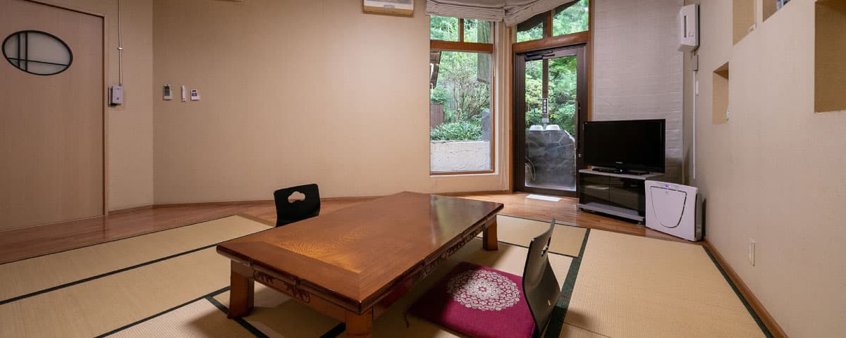 Rooms with Private Open-Air Baths Fed by Flowing Spring Water