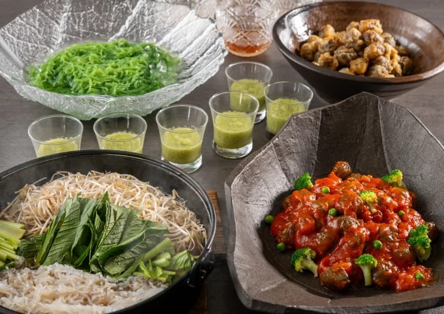 A Breakfast Buffet as Lively as a Market