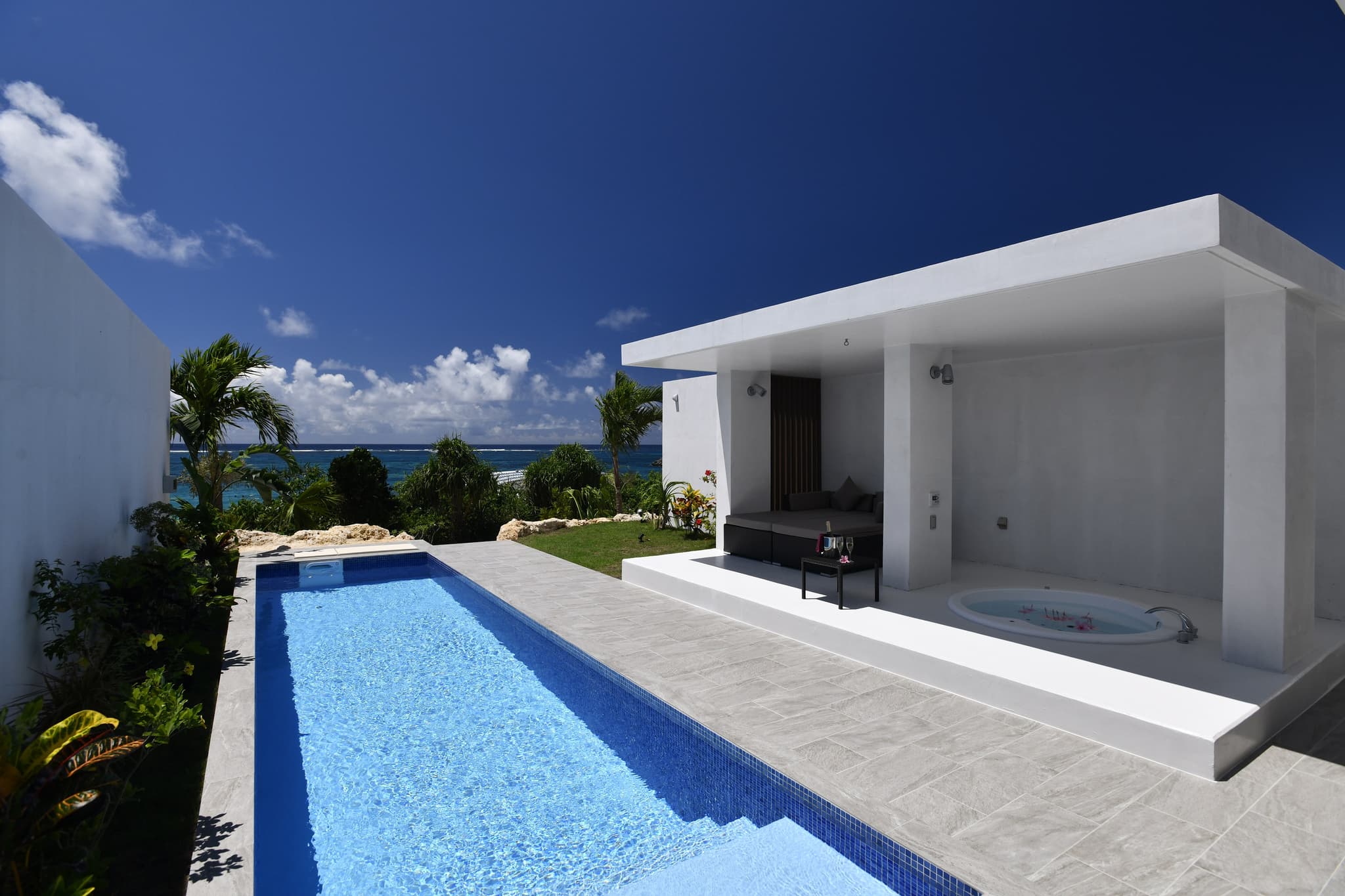 Heated private pool per villa