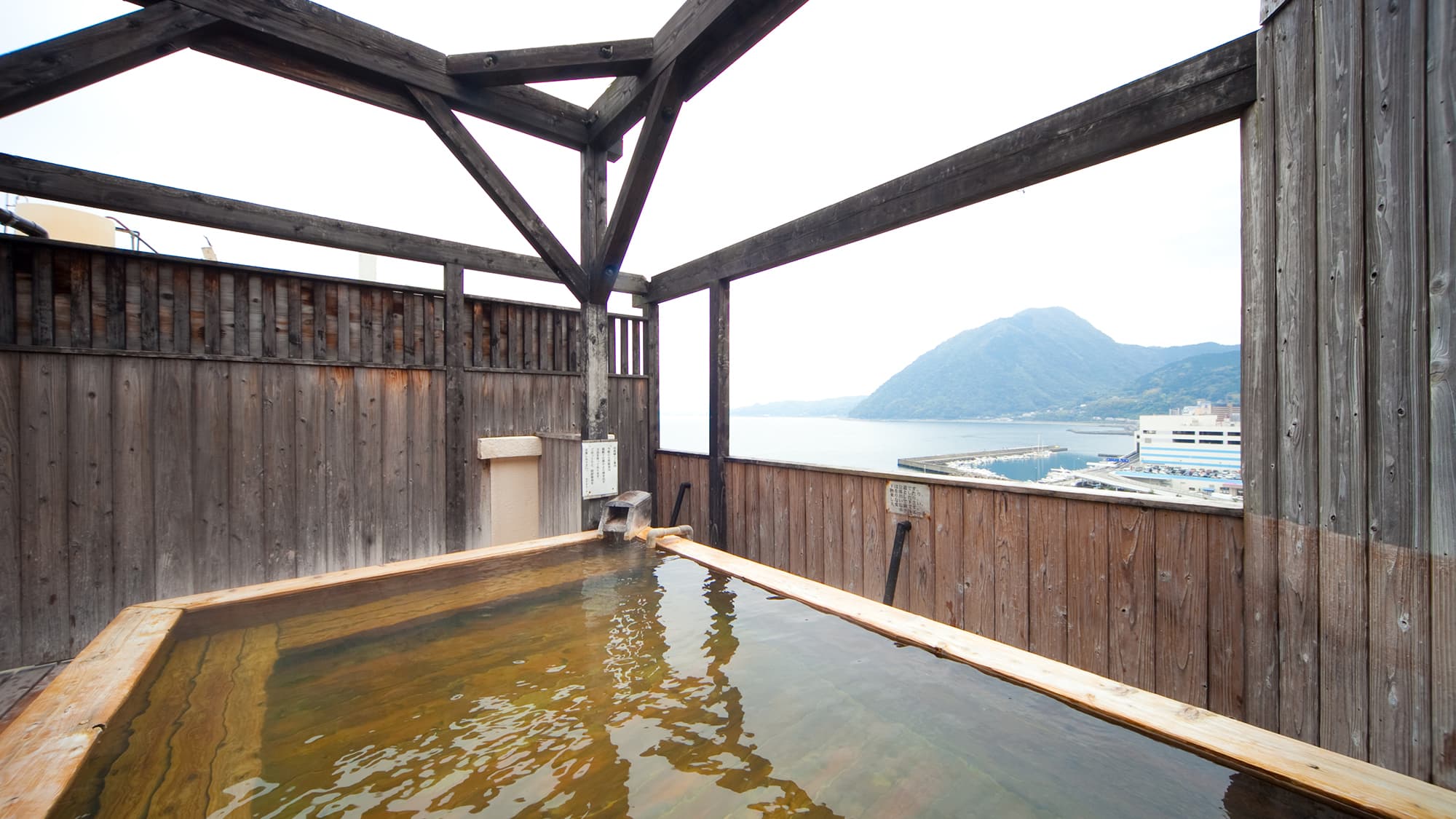 屋顶源泉露天浴池