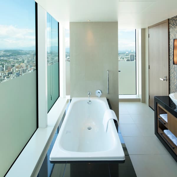 Corner rooms with view baths