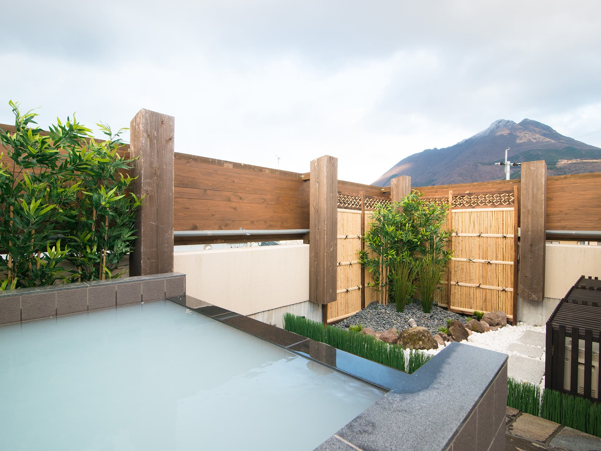 Rooms with Open-Air Baths