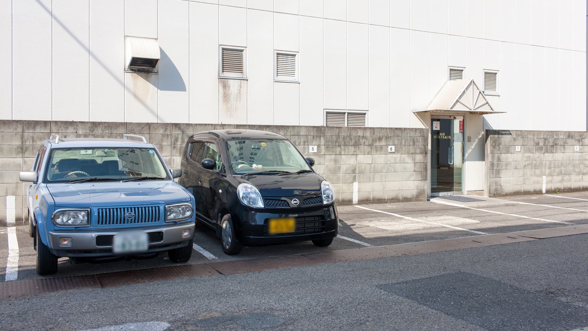 Free parking for 20 cars