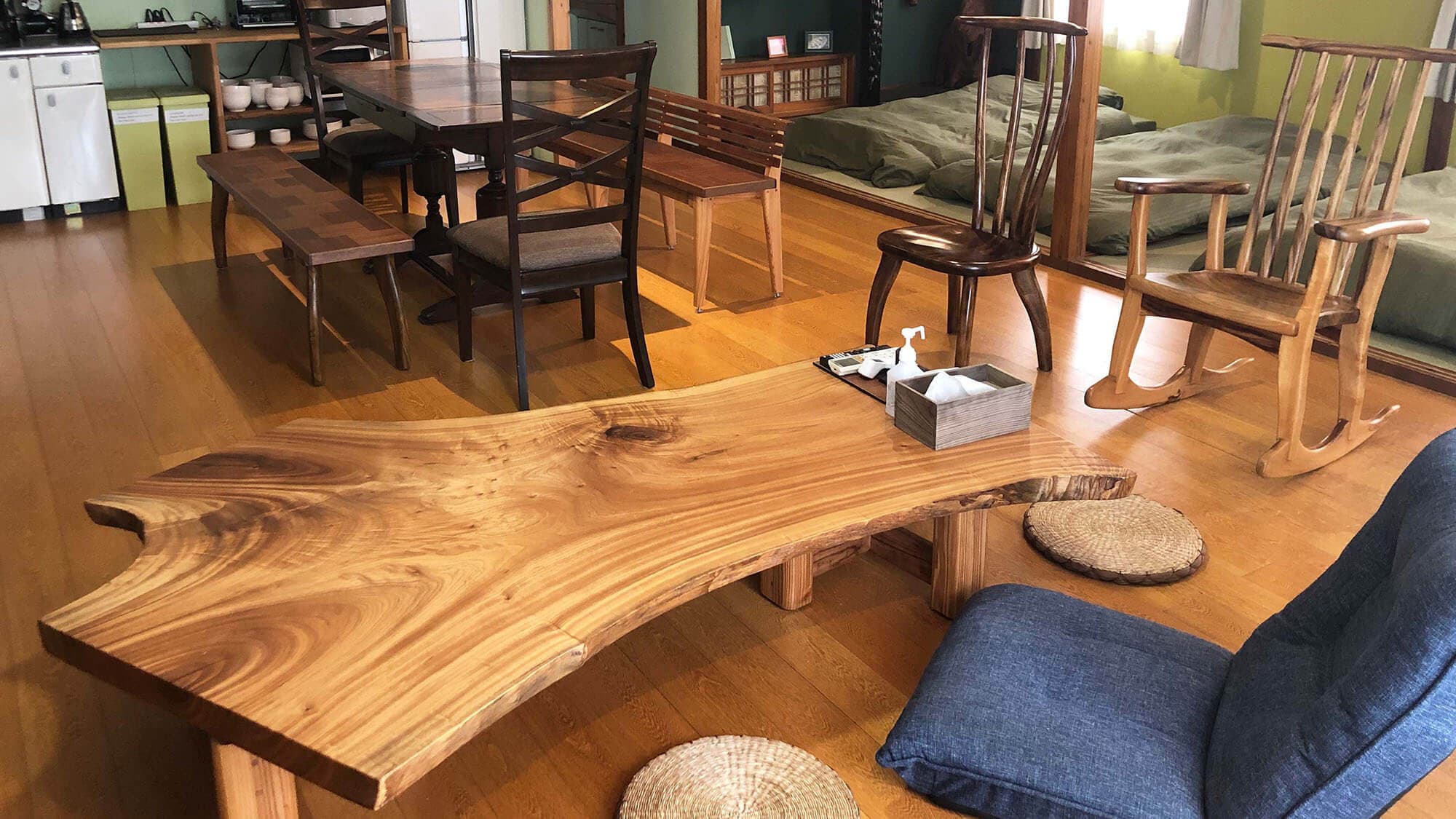 房东亲手制作的木家具