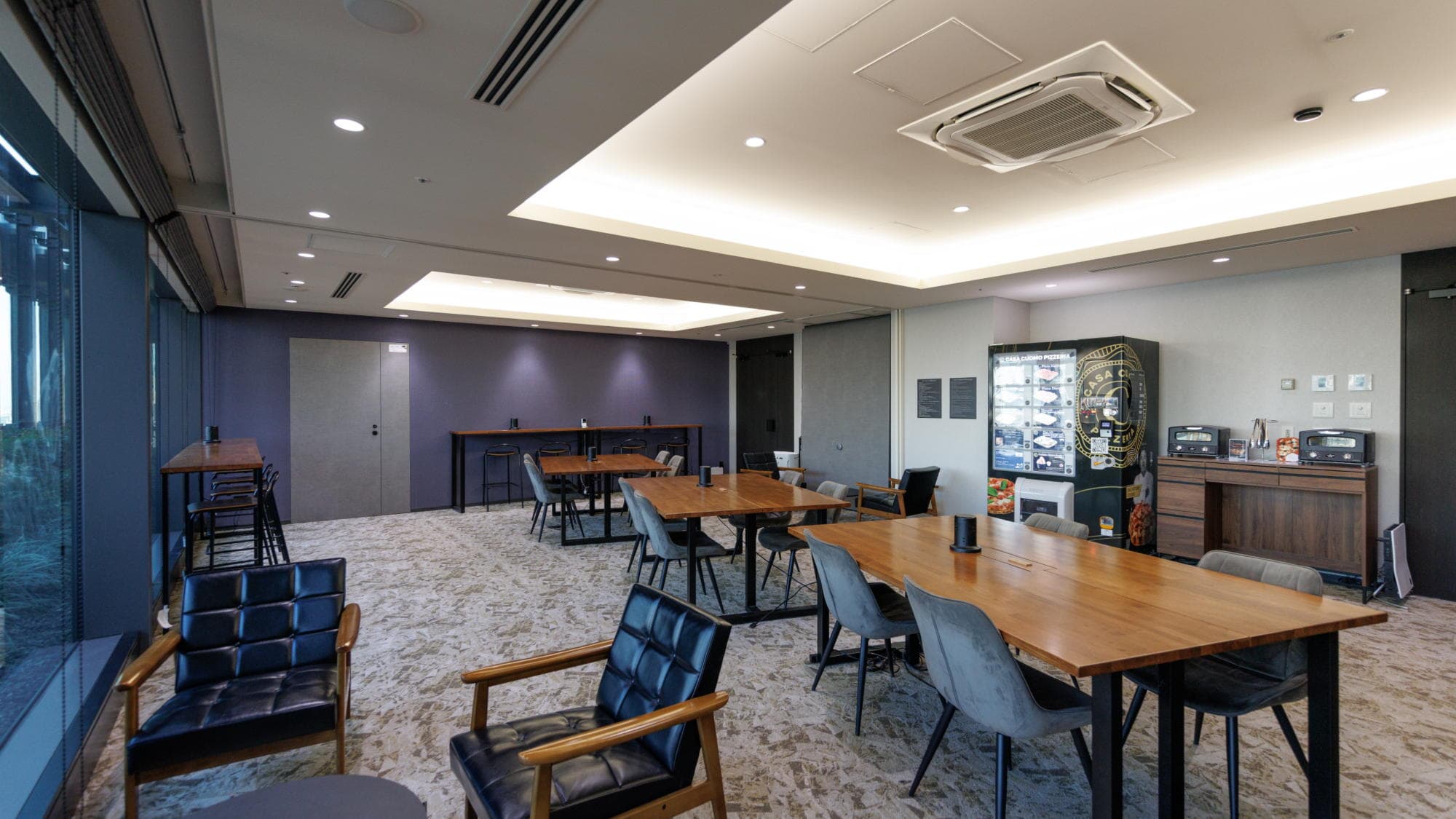 24-hour free lounge and gym