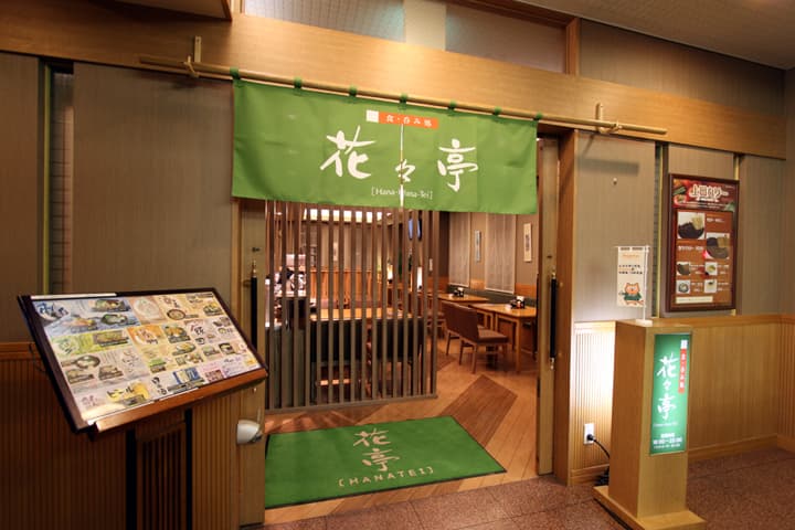 馆内餐厅吃猪肉盖饭