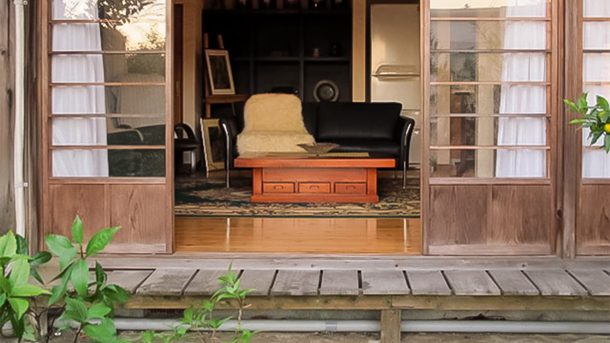 Wood-scented living room