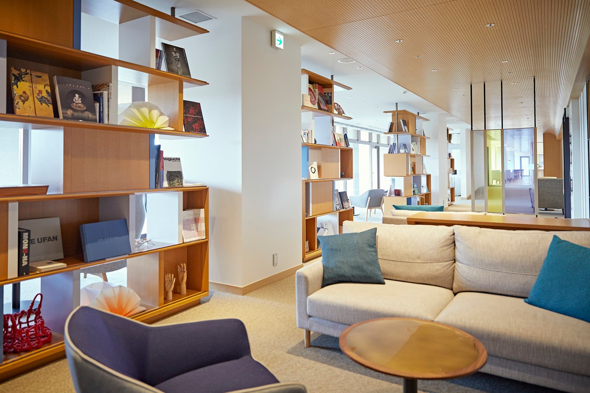 Guest-only lounge