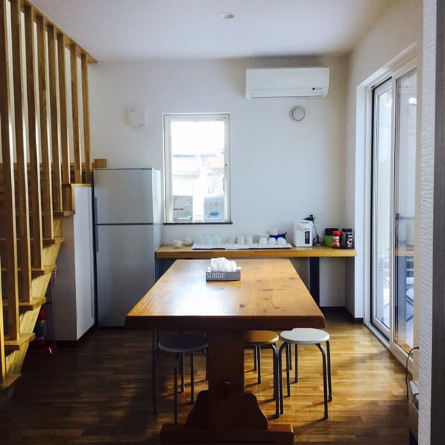 Shared annex dining