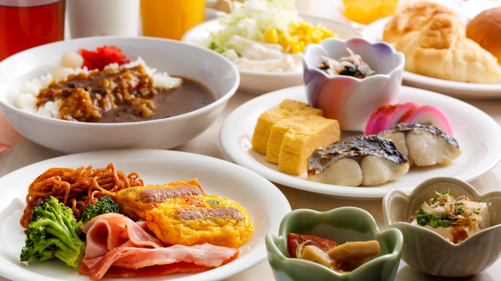 Breakfast buffet at Restaurant Sunny
