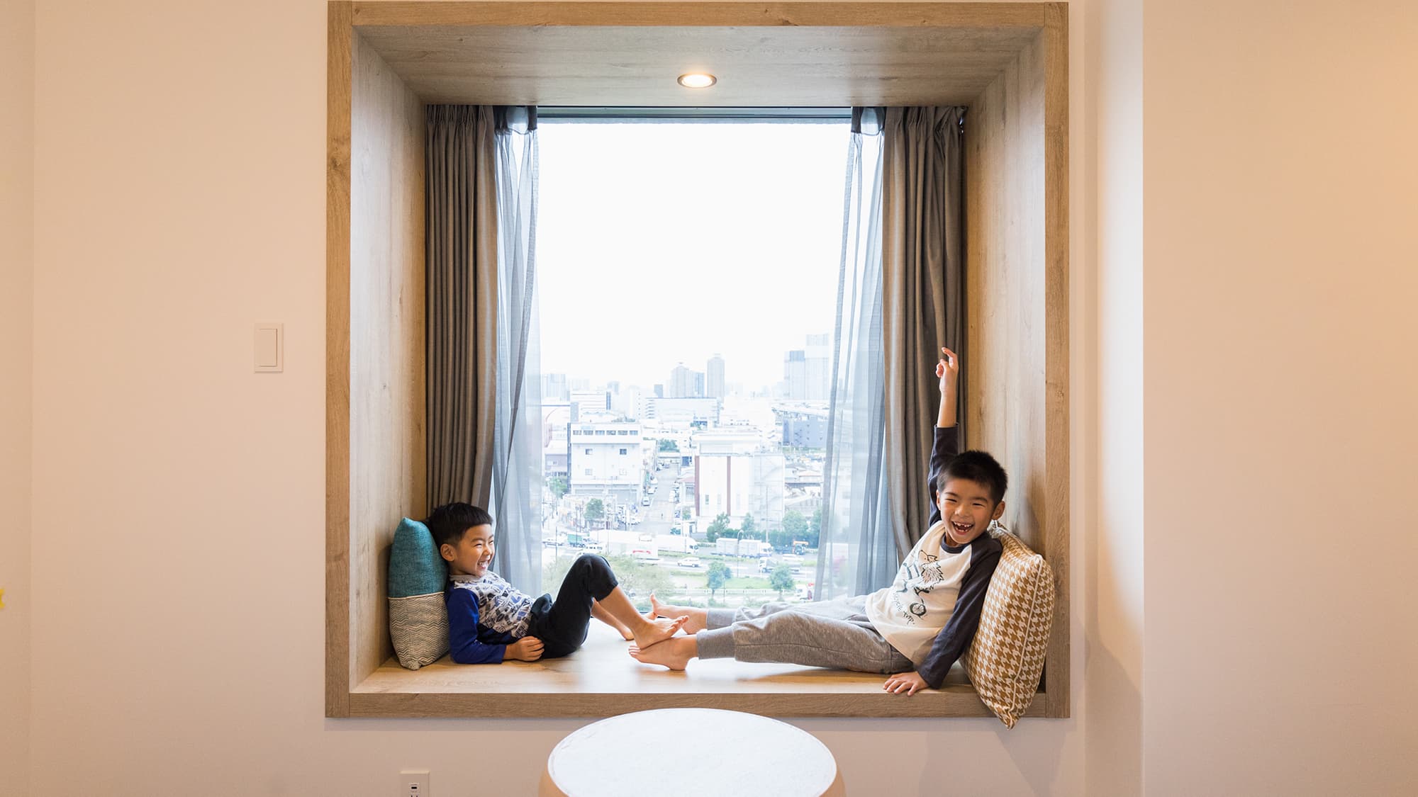 Bay-window bench rooms