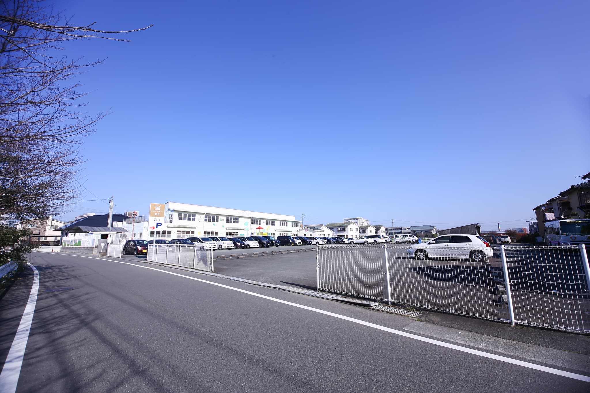 Free parking for 200 cars