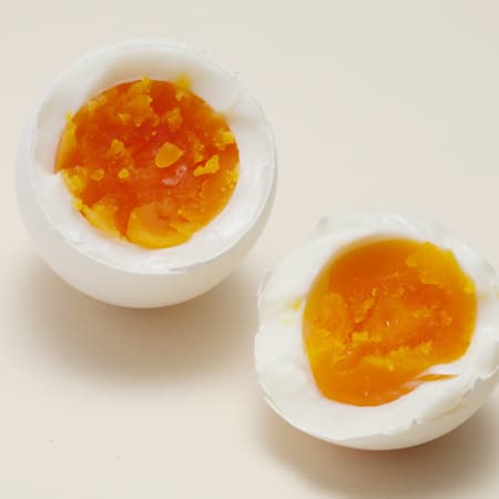 간이 밴 삶은 달걀과 모닝 카레