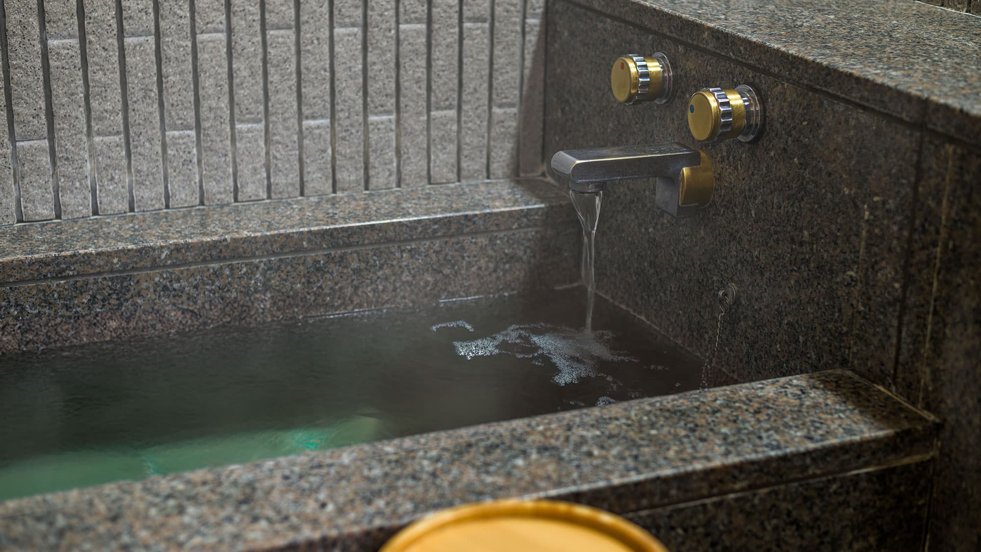 Stone baths in Japanese-Western rooms