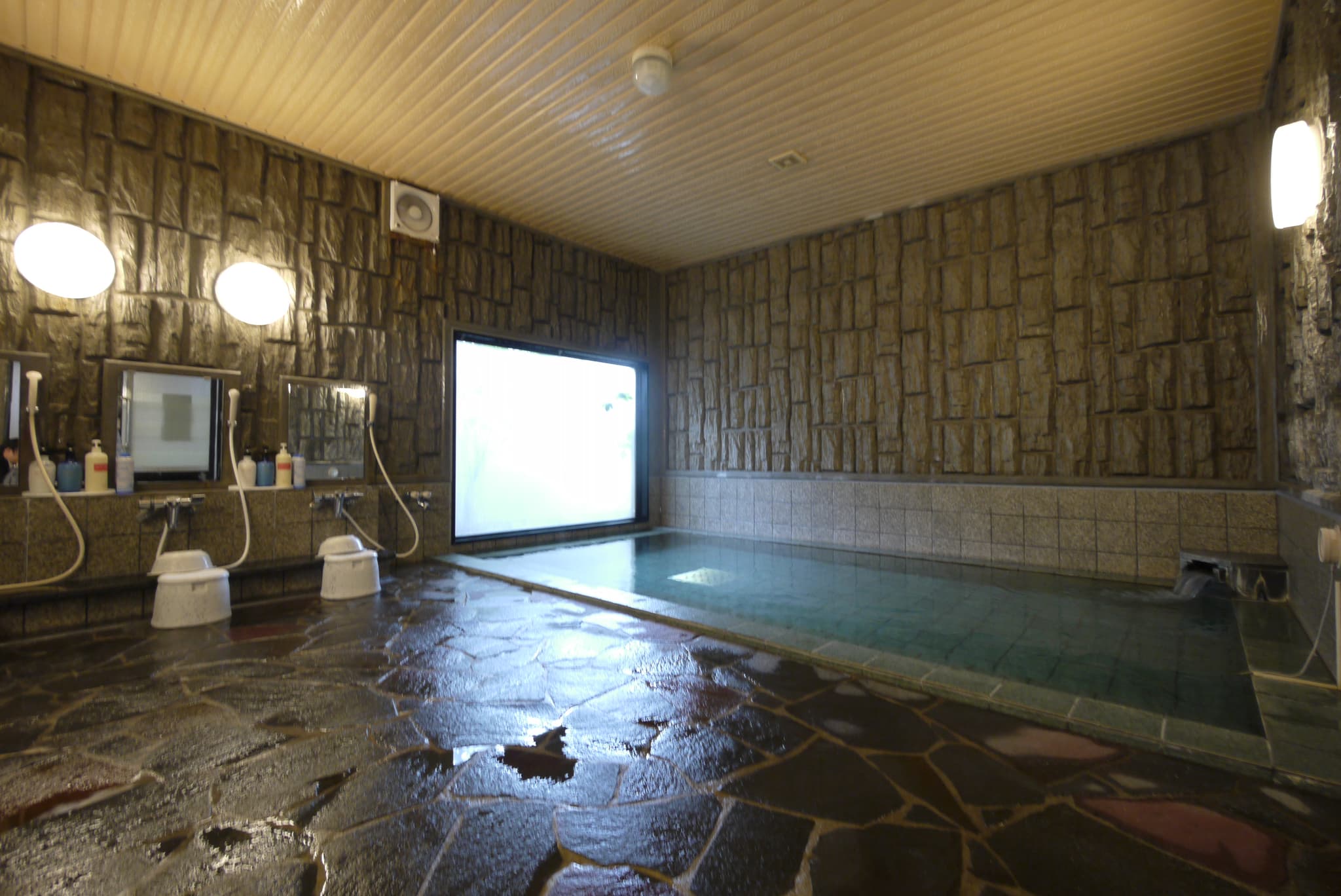 Artificial hot-spring bath