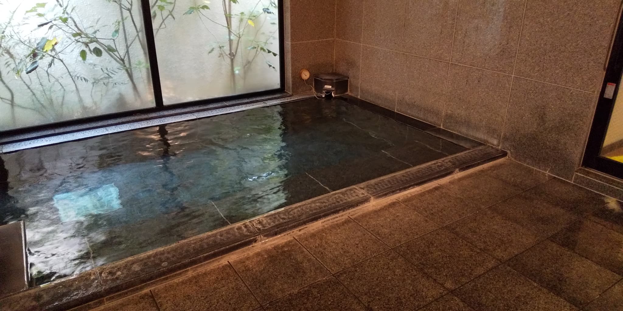 镭人工温泉大浴场