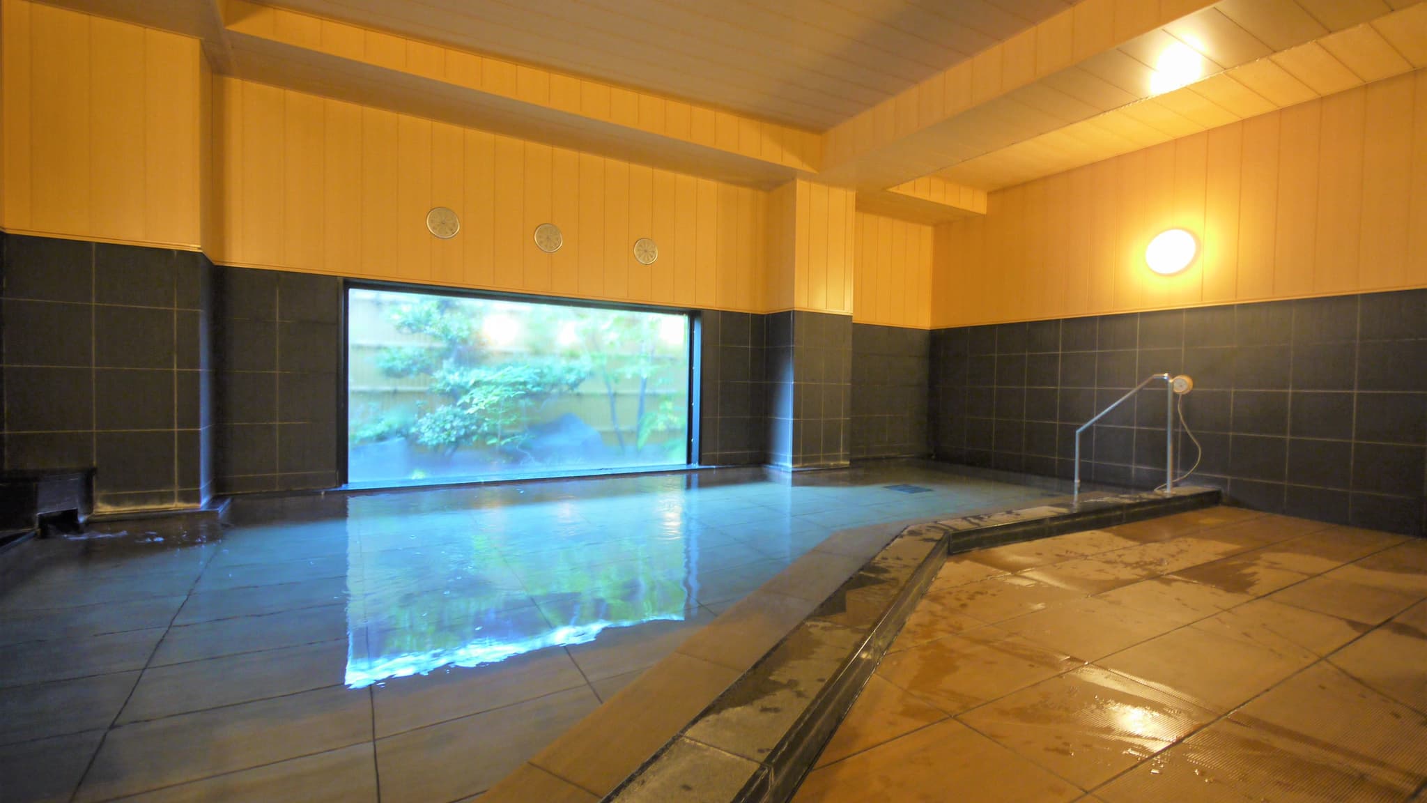 Radium artificial hot spring bath