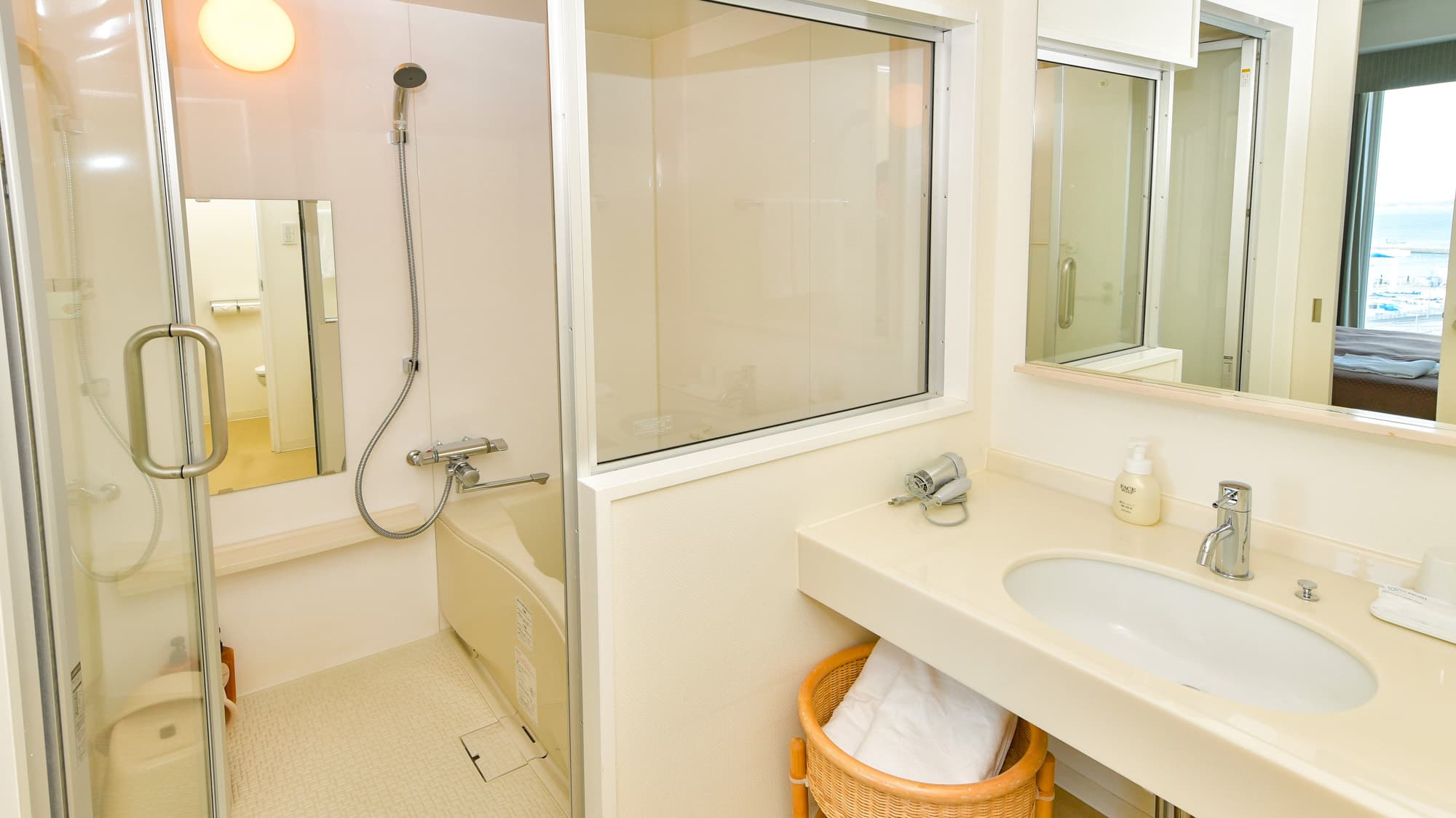 Separate bath and toilet