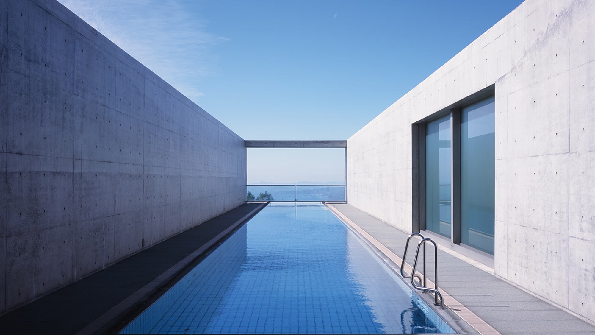 30 m infinity pool