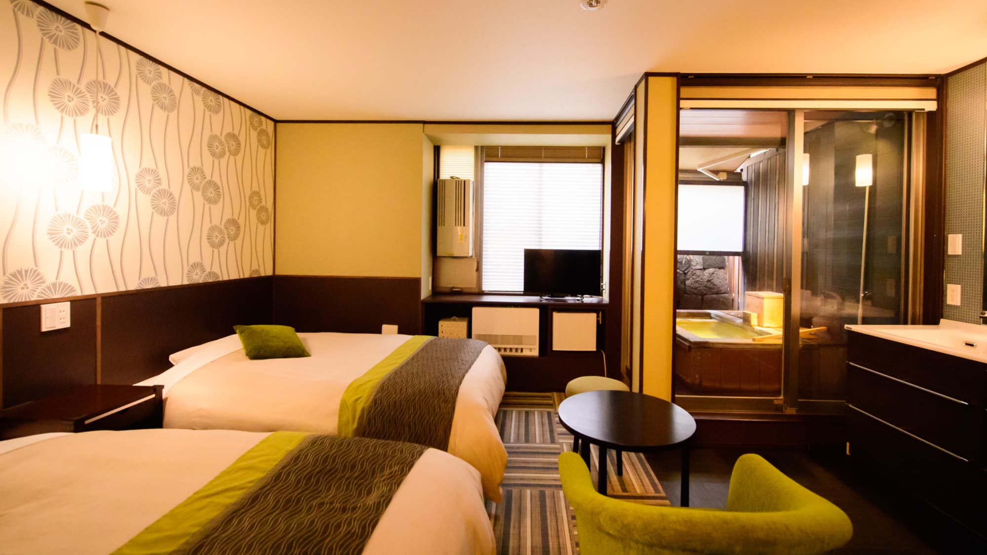 Rooms with open-air baths