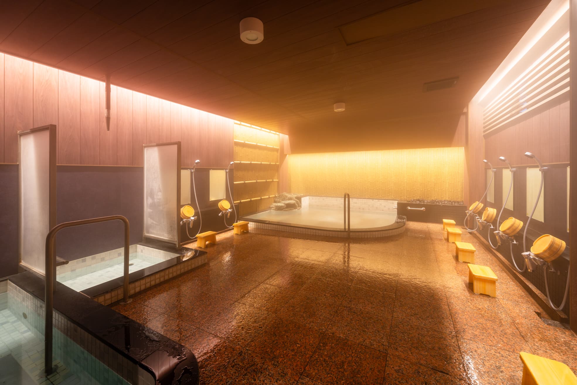 Large baths with extras