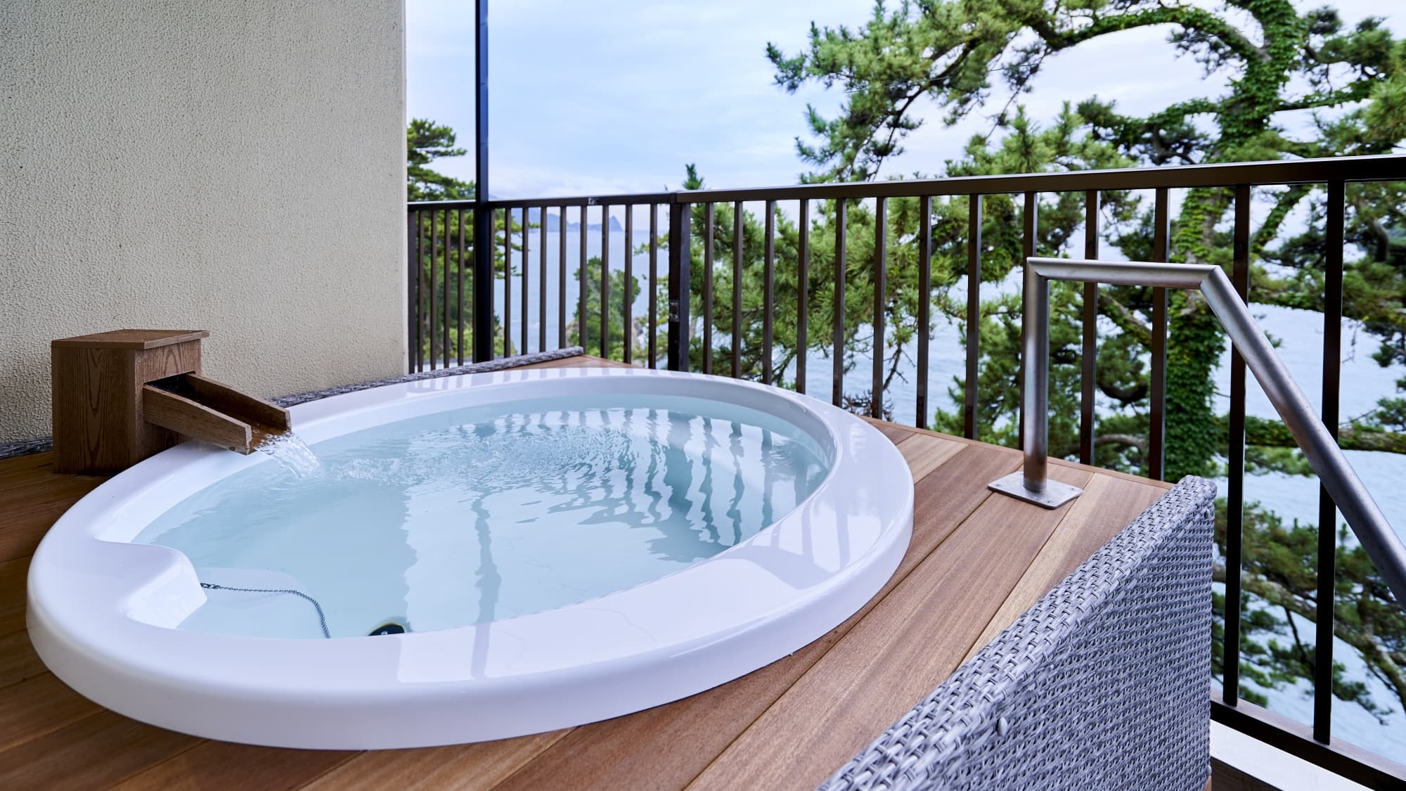 Ocean-view rooms with baths