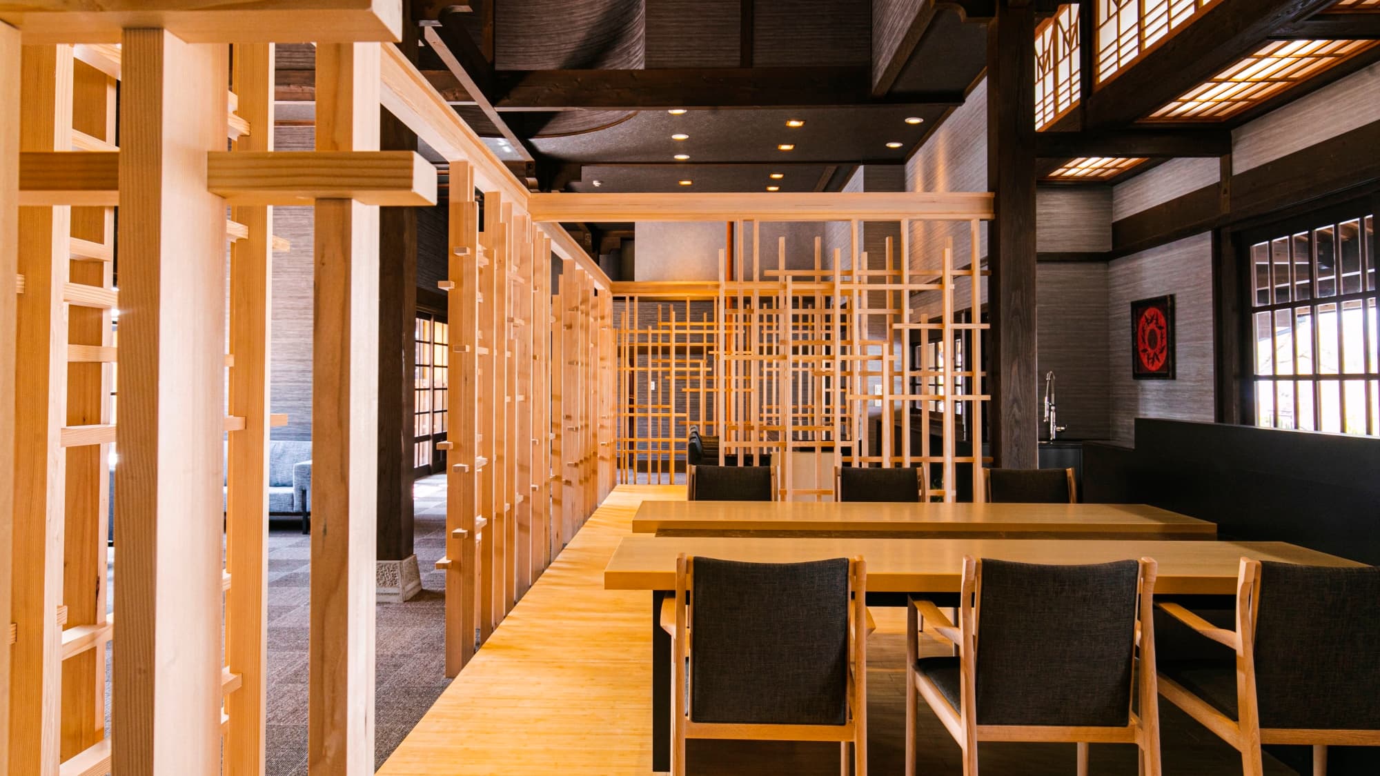 Ten Thousand Tsubo of Garden and a High-Ceilinged Lobby