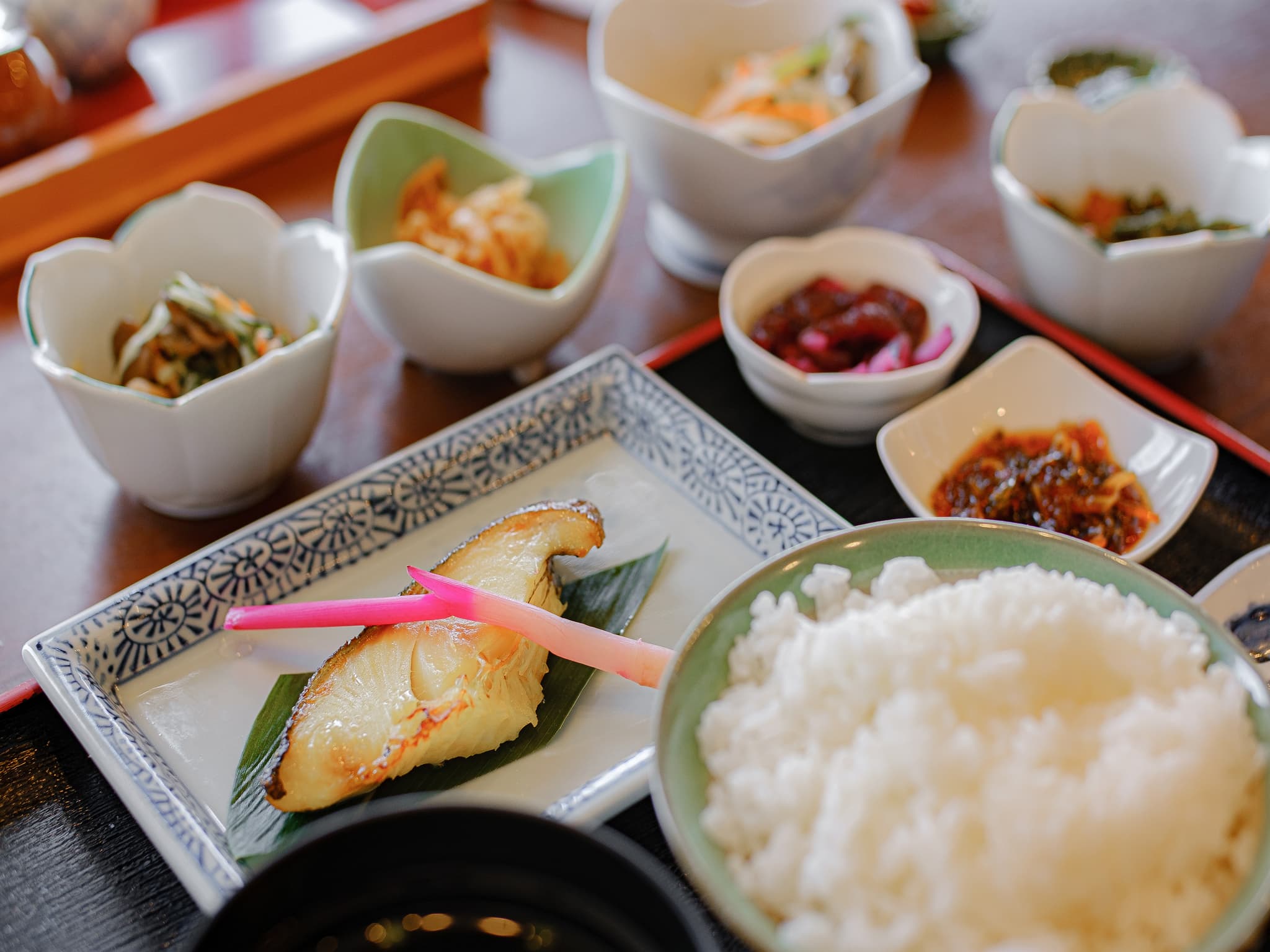 초밥집이 차리는 아침