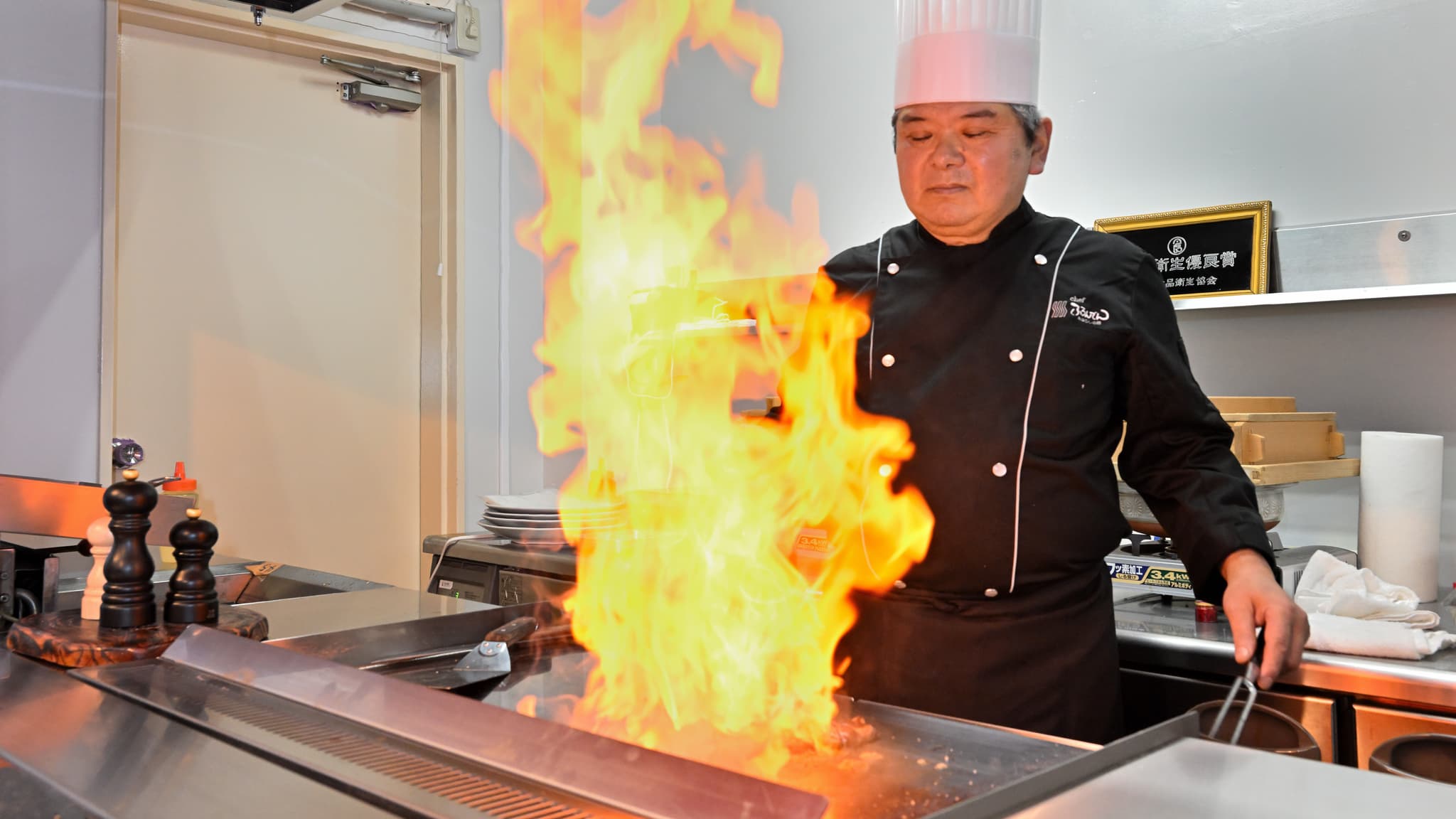 Live-kitchen buffet