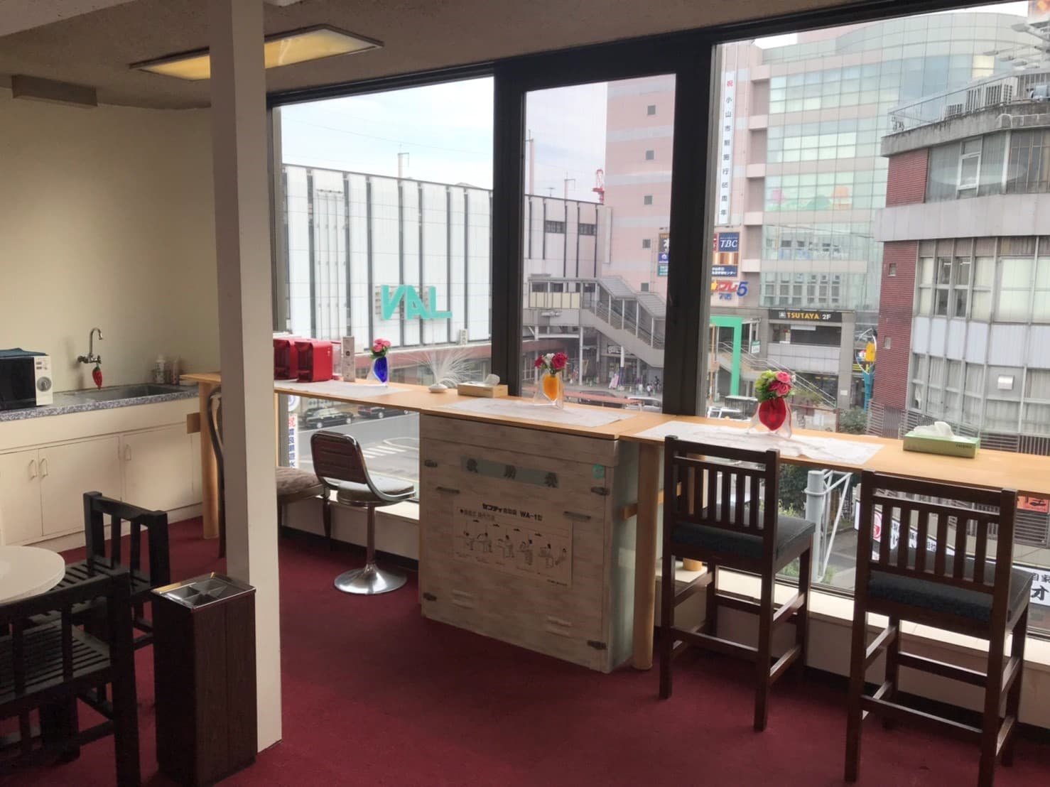 临窗休息区