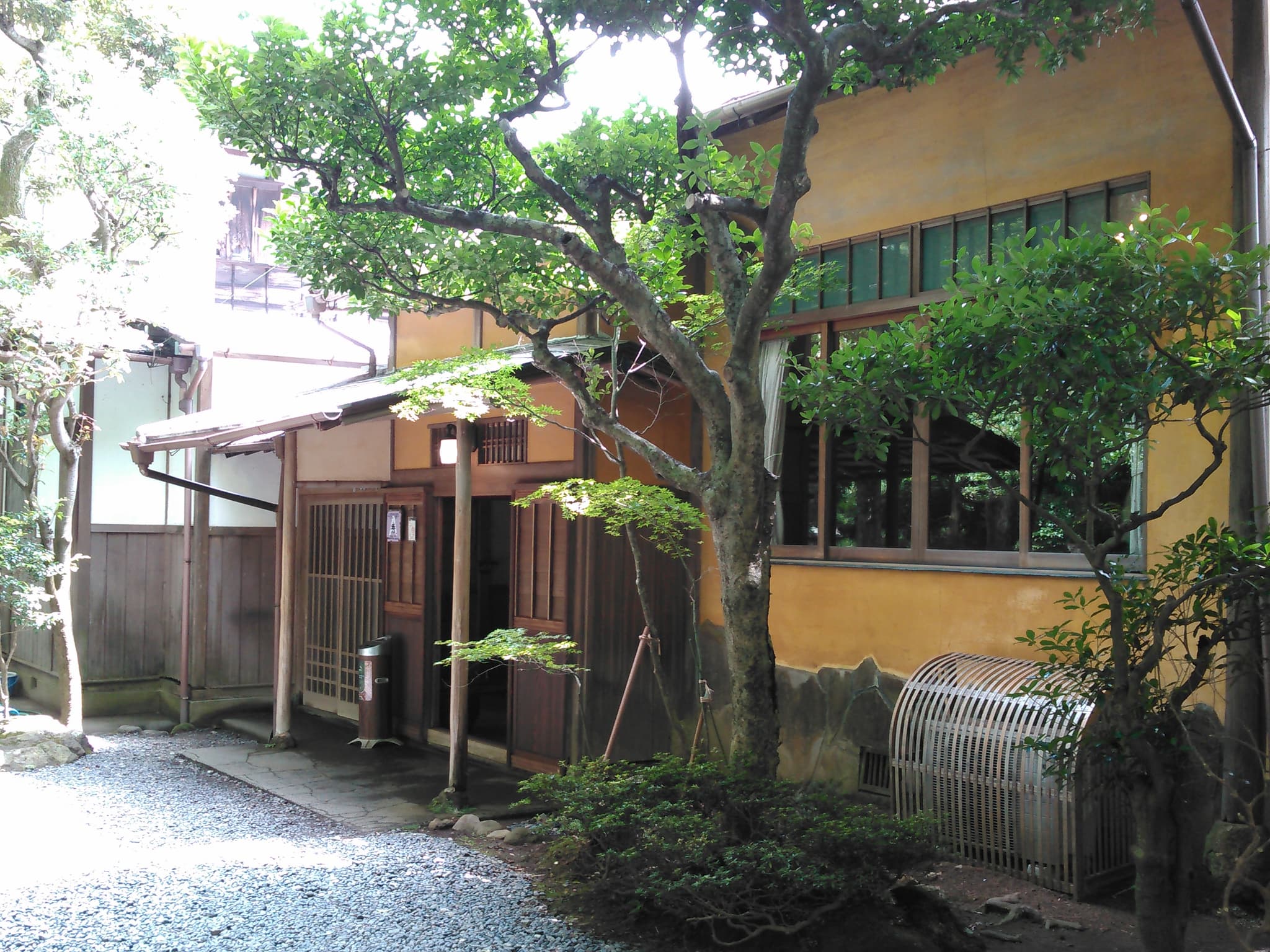 A Quiet, Storied Inn Just 3 Minutes from Gora Station