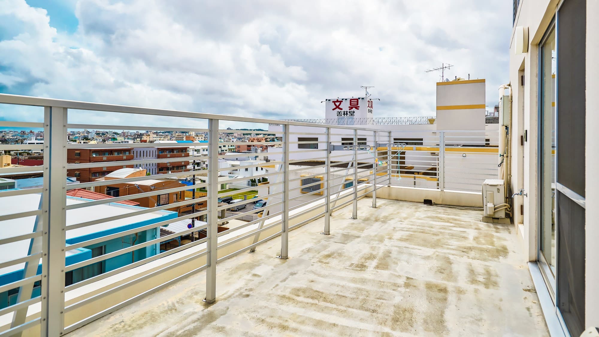 Top-floor 2LDK terrace