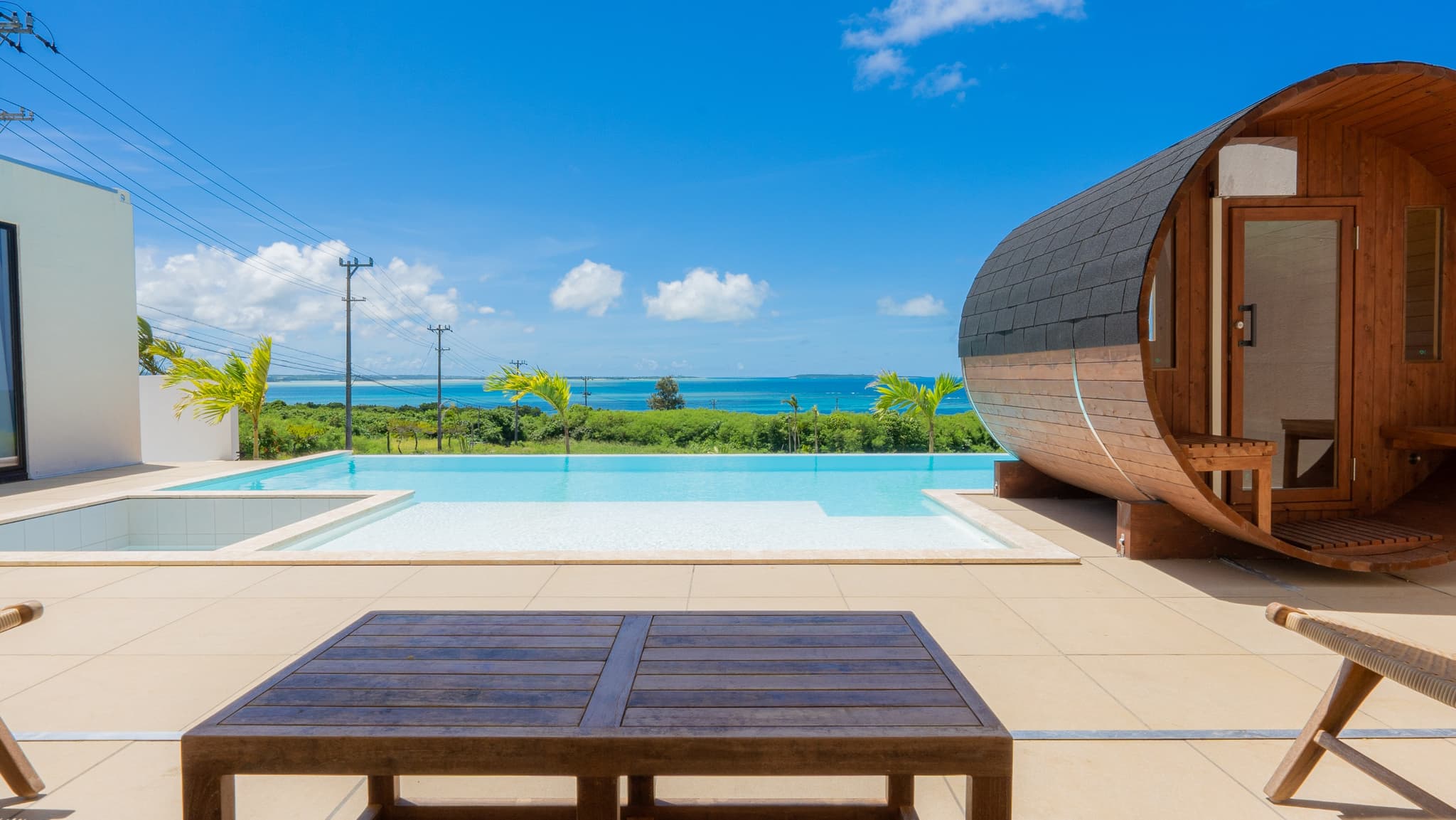 Ocean-view pool & jacuzzi