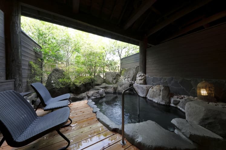 Annexe Rooms with Open-Air Baths
