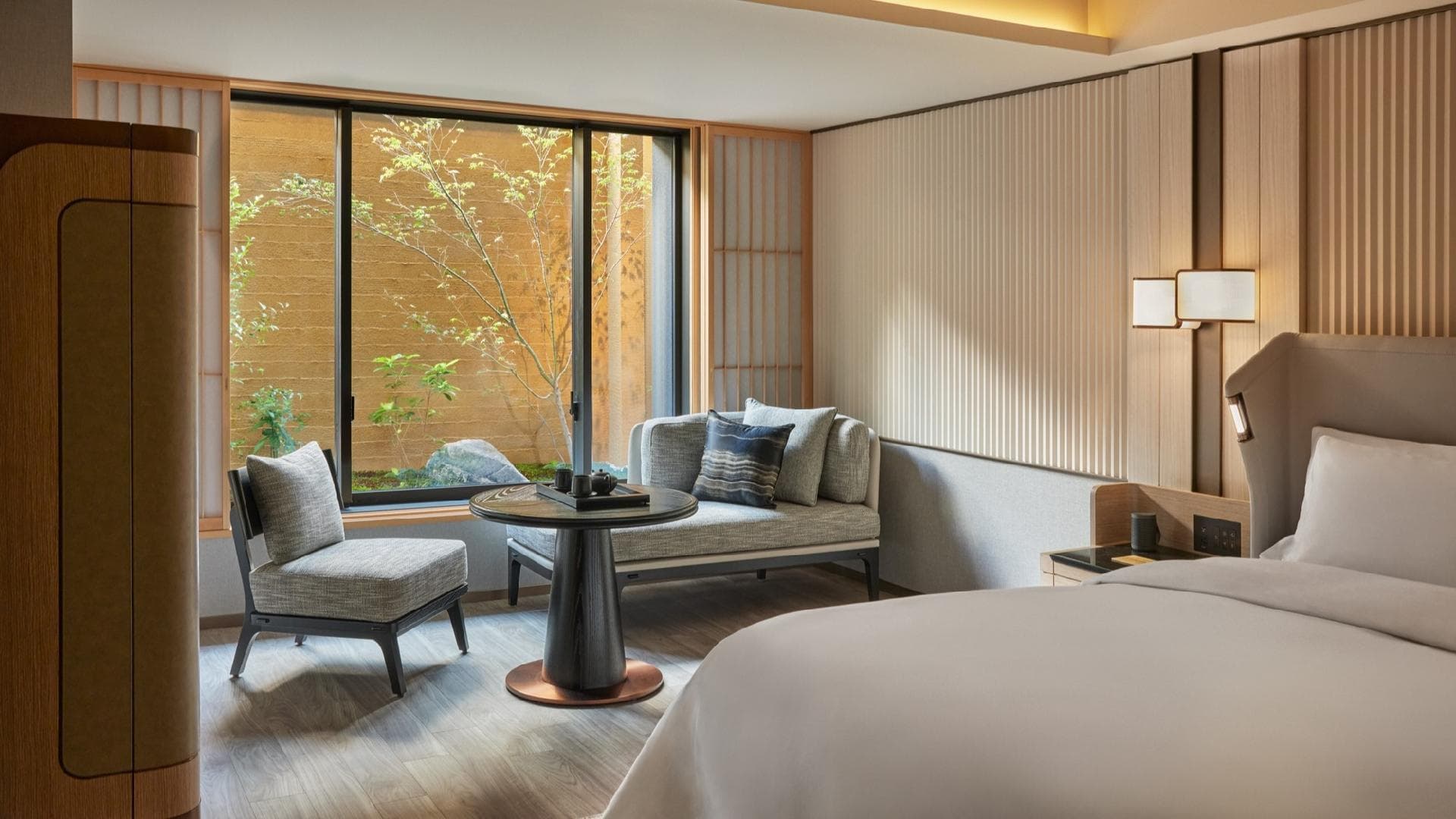 Rooms with a garden