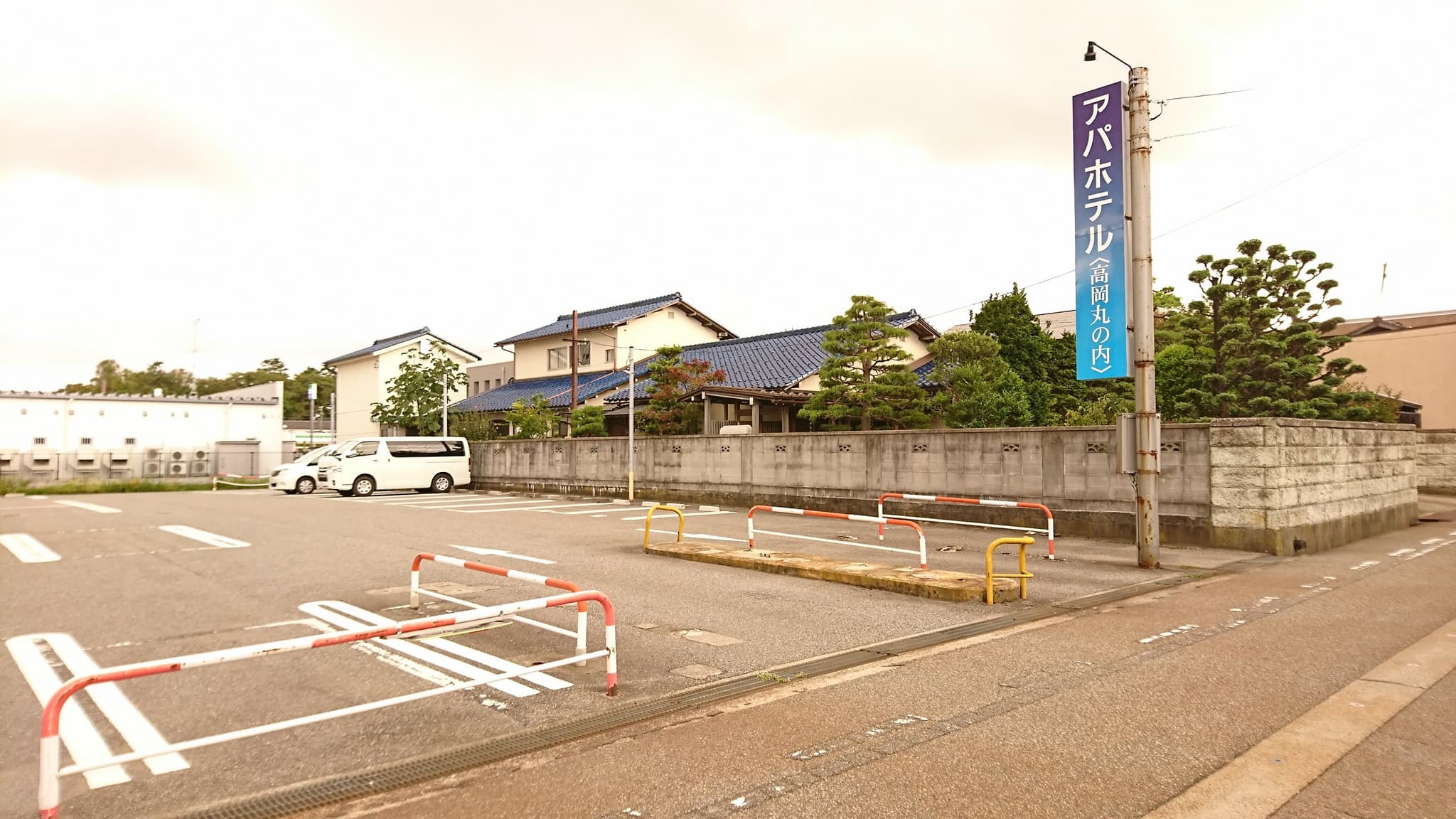住客免费停车65个车位